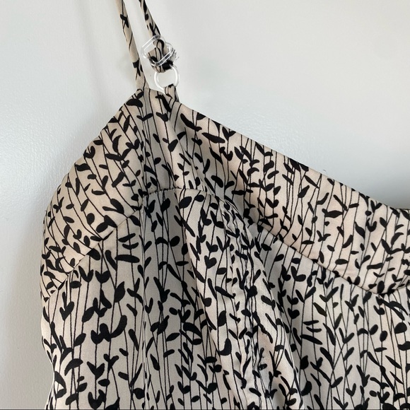 Cute girly dress - Picture 3 of 6